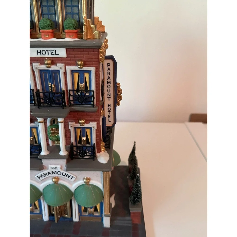 Department 56 Christmas in the City‎ Paramount Hotel Village House NO LIGHT STAR